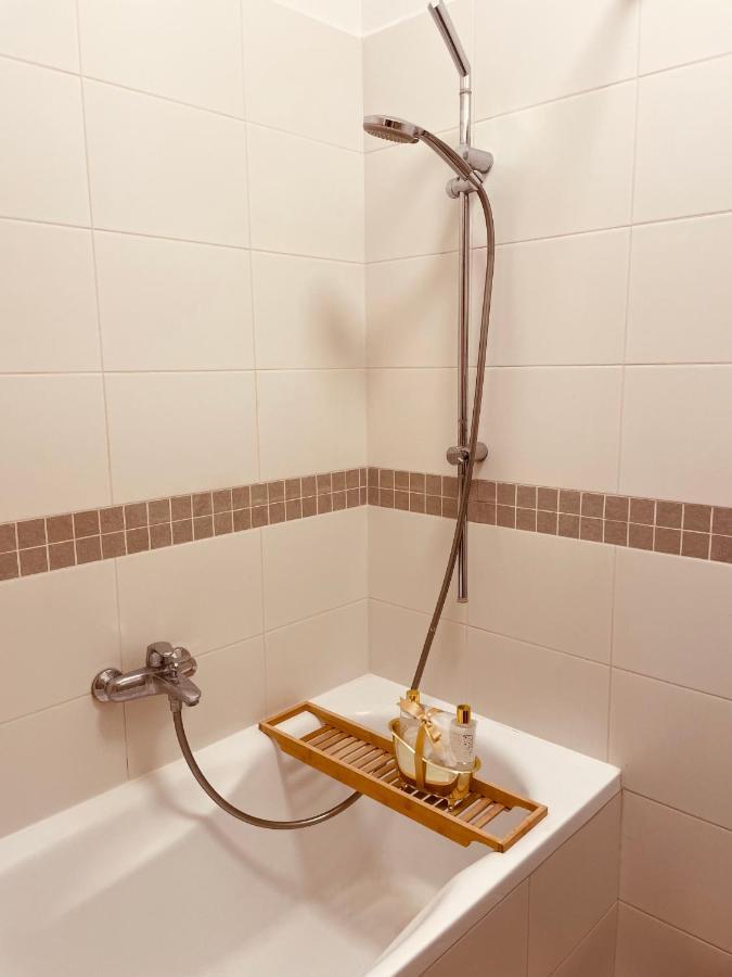 Luxury 4-Bedroom Apartment In Centre - Self-Check In & Fast Wifi Varsovia Exterior foto