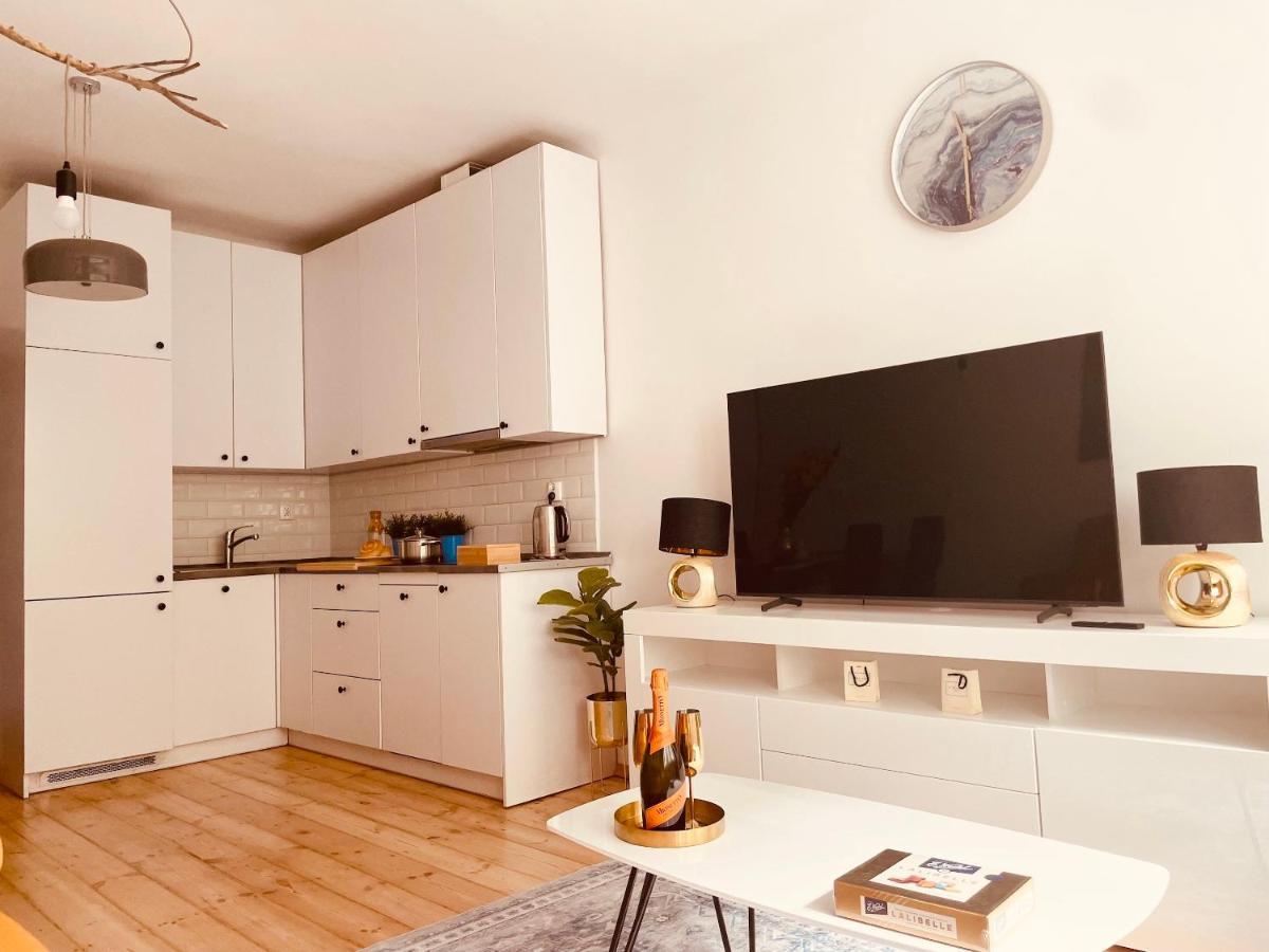Luxury 4-Bedroom Apartment In Centre - Self-Check In & Fast Wifi Varsovia Exterior foto