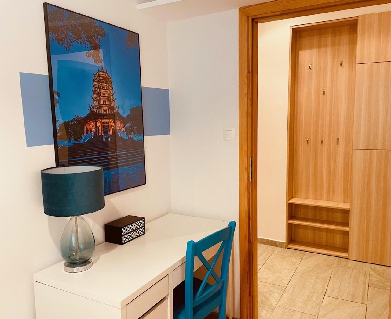 Luxury 4-Bedroom Apartment In Centre - Self-Check In & Fast Wifi Varsovia Exterior foto
